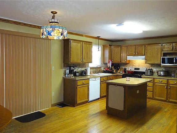 3rd image of 487 Amberwood Dr
