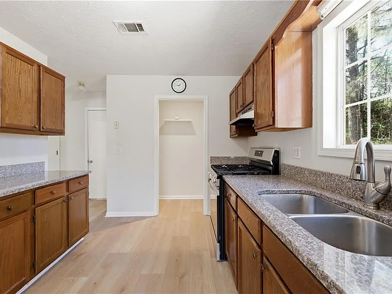 201 Colony Springs Dr — Photo 15