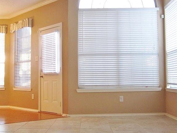 5th image of 2604 Normandy Dr