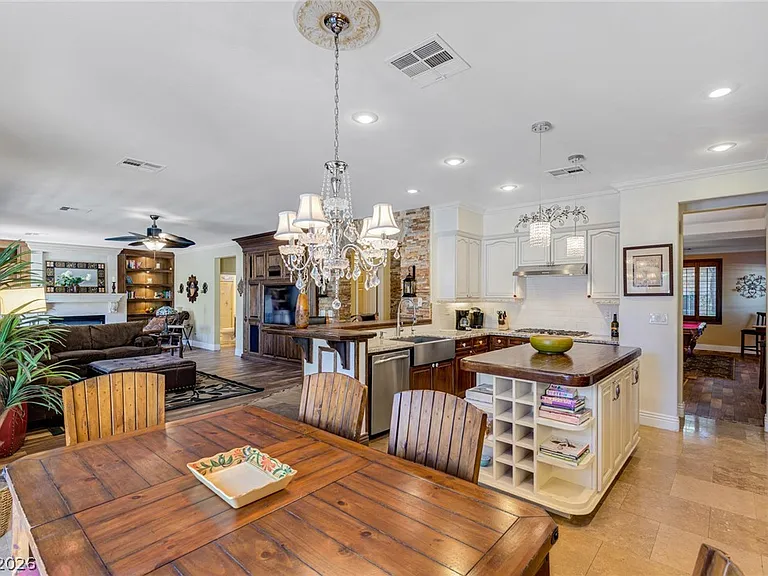 724 Pinnacle Heights Ln — Photo 23