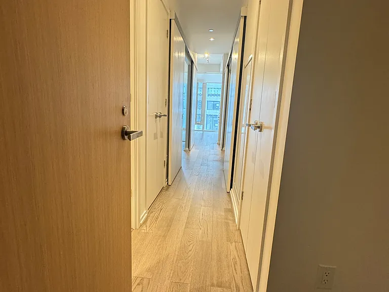 5 Soudan Ave #914 — Photo 8