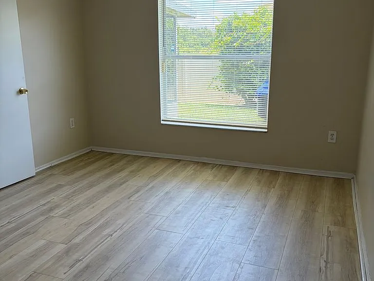 860 Monopoly Ct — Photo 17