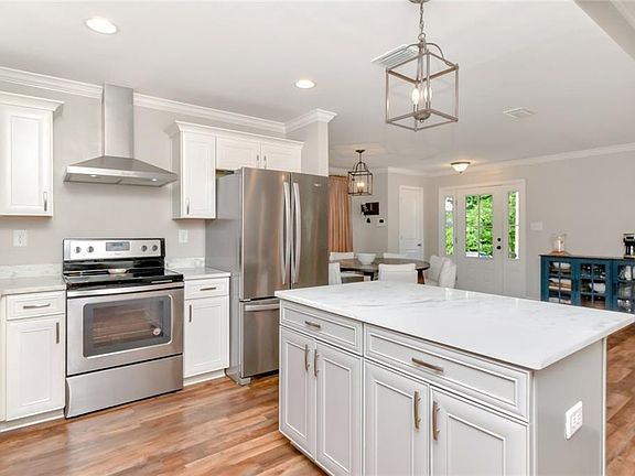 3rd image of 1102 Pinemont Dr
