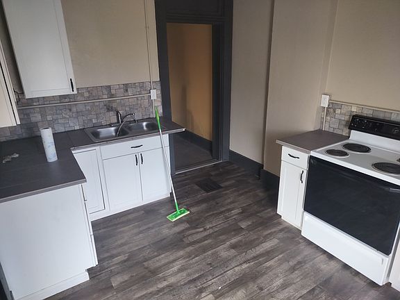 4th image of 304 W Walnut St APT 3