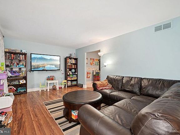 4th image of 20 Pheasant Ct