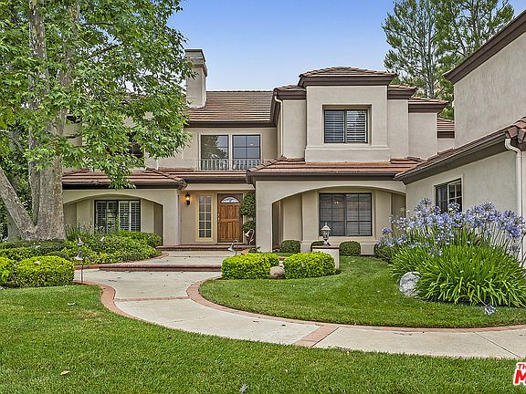 2nd image of 5833 High Cliff Ct
