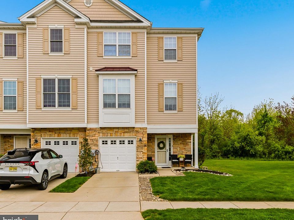 1st image of 155 Acorn Dr