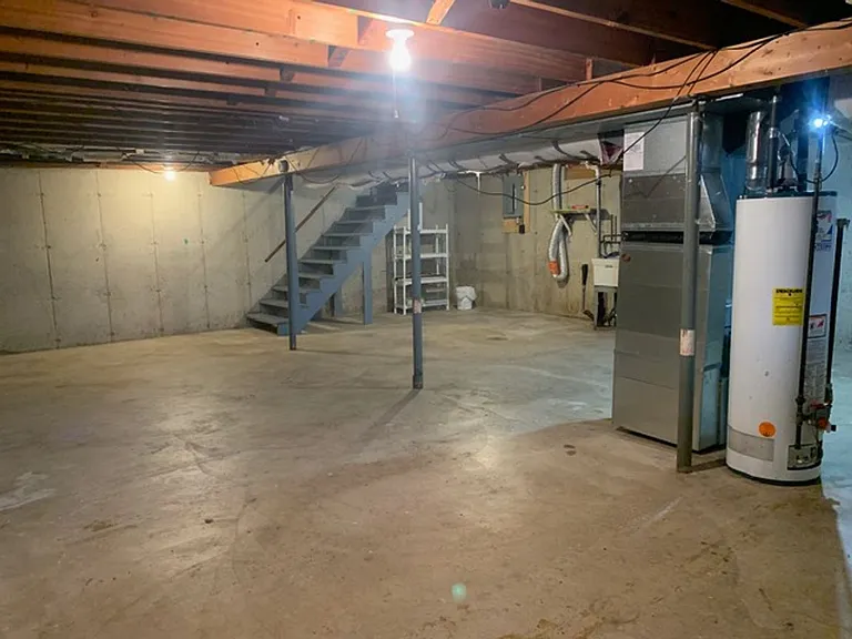 822 Dwight St — Photo 14