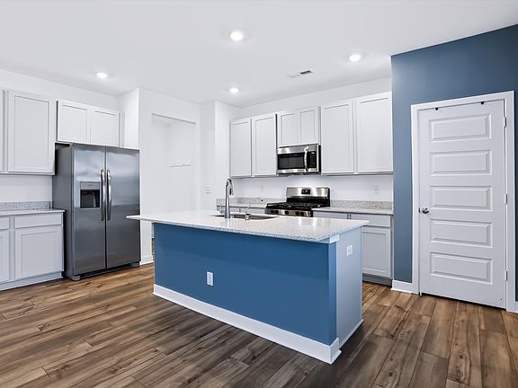 3rd image of 1096 Sunderland Dr