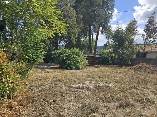 241 SE Gregory Dr, Winston, OR 97496