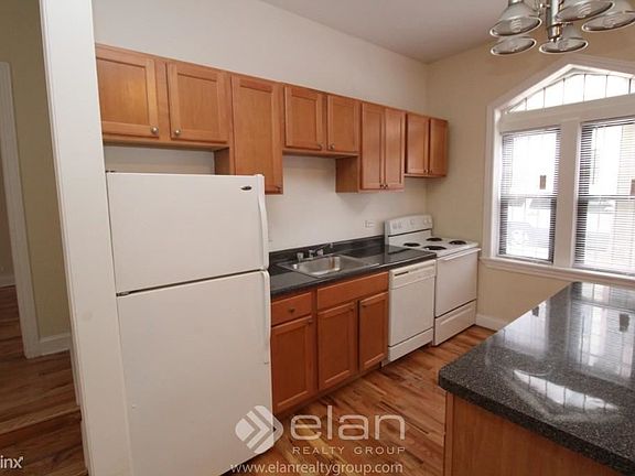 3rd image of 635 W Barry Ave APT Garden