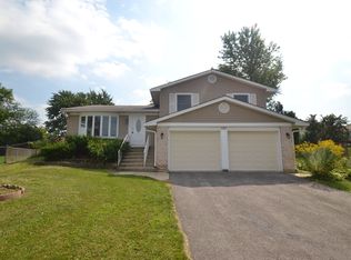 121 Berkshire Ct, Glendale Heights, IL 60139