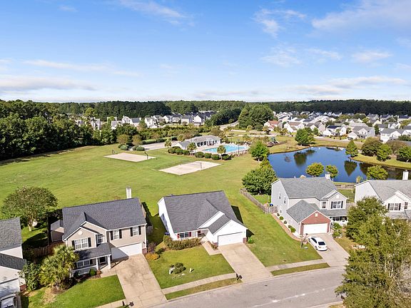 4th image of 434 Dovetail Cir