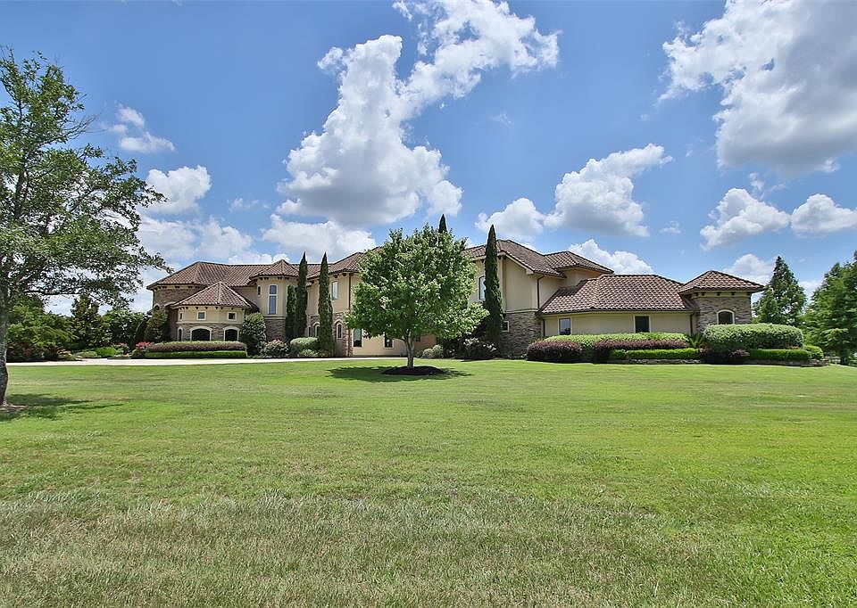 Exquisite Mediterranean style custom home tucked away on 3+ acres in the wonderful gated community of Saddle Ridge Estates boasts a stucco and stone elevation with tile roof, and offers you a picturesque glance of this amazing property!