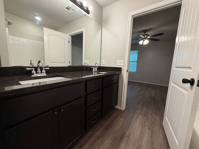 404 Chalk Hill Ct — Photo 34