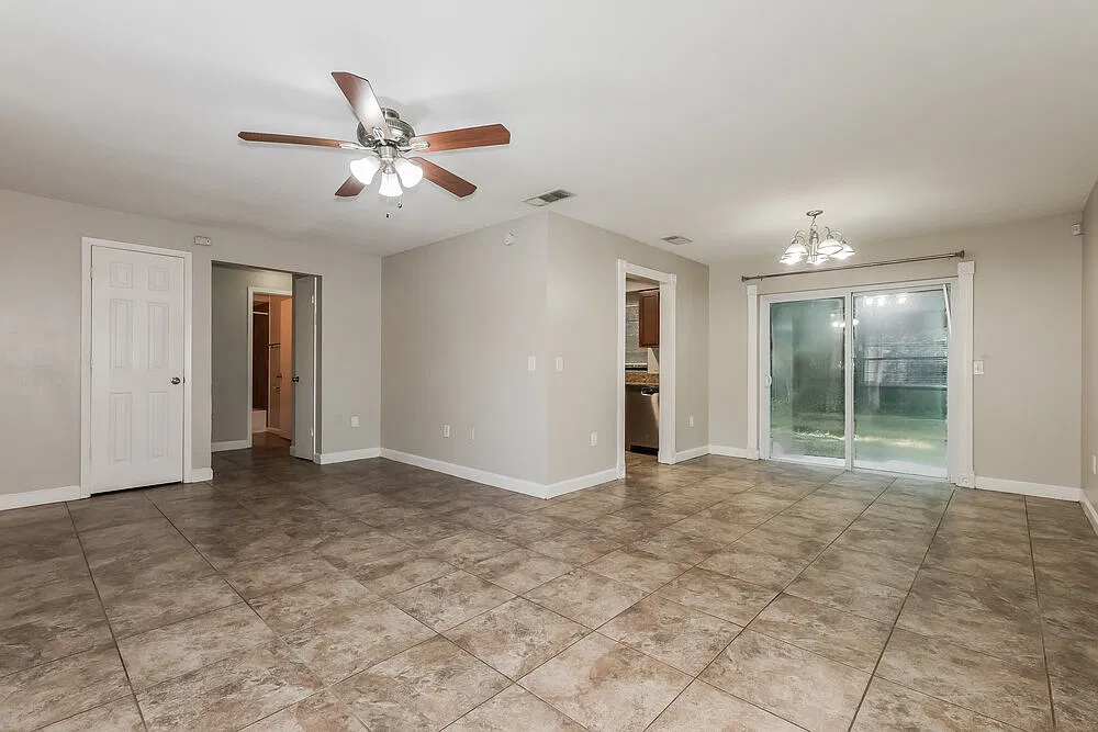 3 bed, 2.0 bath, 1251 sqft, $1,890 — Photo 4