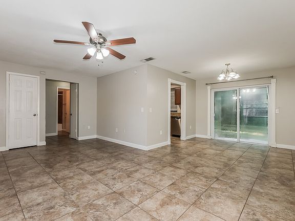 4th image of 614 Fox Lake Dr