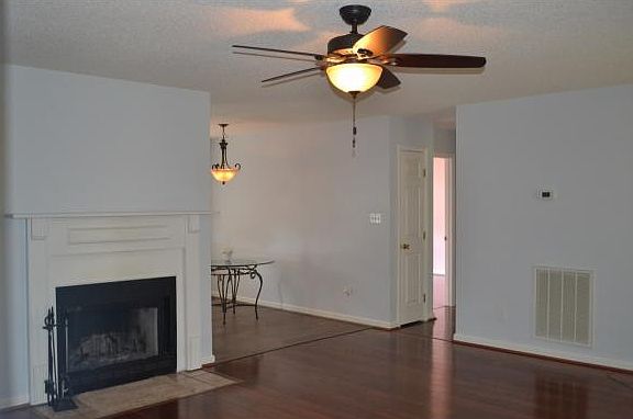 5th image of 160 Dayton Dr
