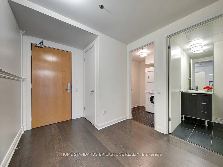 375 King St W #506 — Photo 25