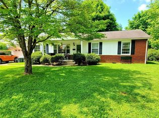 302 Bedford St, Ravenswood, WV 26164