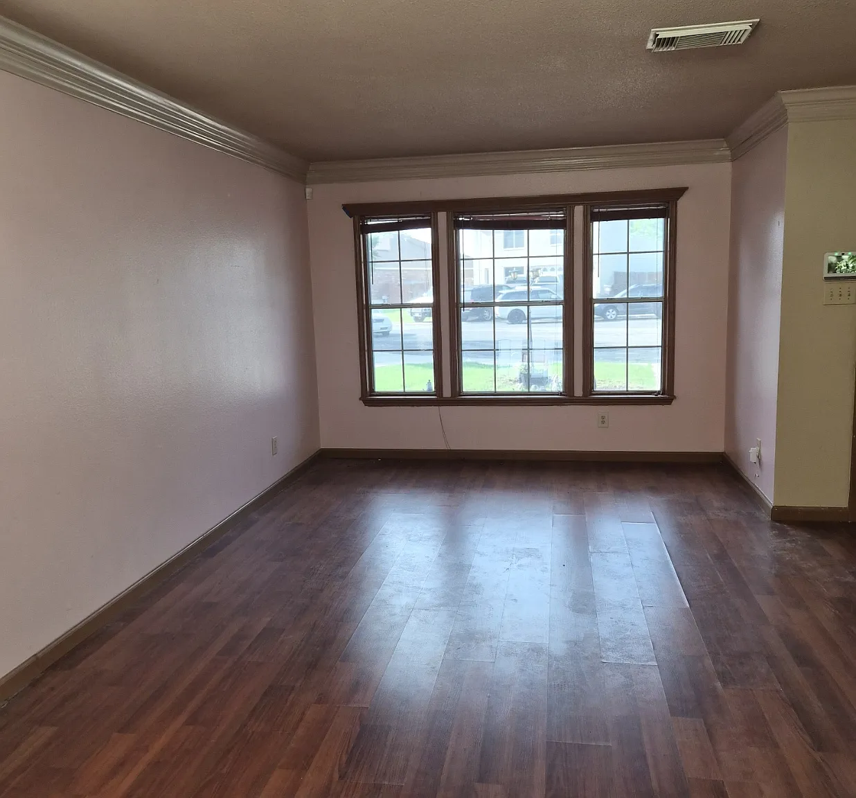 3 bed, 2.5 bath, 2450 sqft, $2,500 — Photo 2