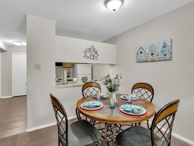 Sunlake Apartments — Photo 23