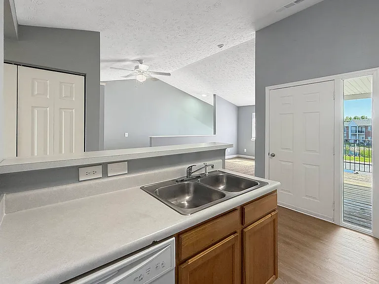 Cross Lake Apartments — Photo 32