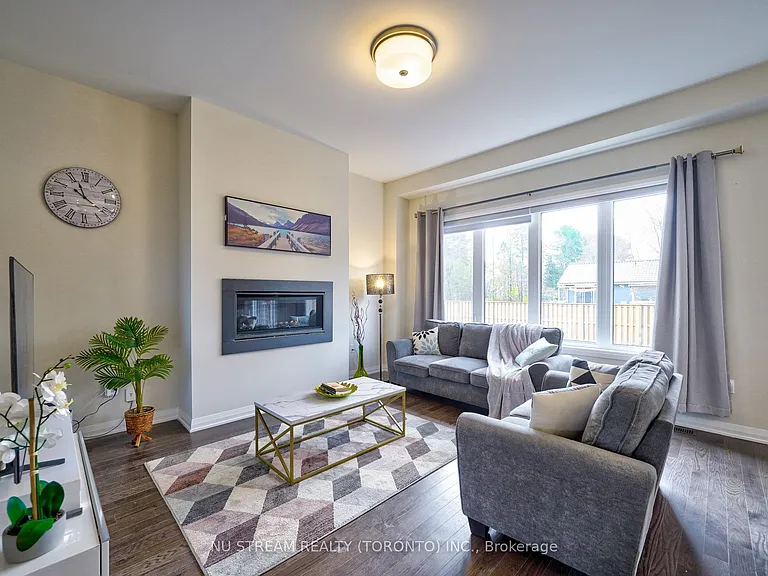 3185 Searidge St — Photo 6