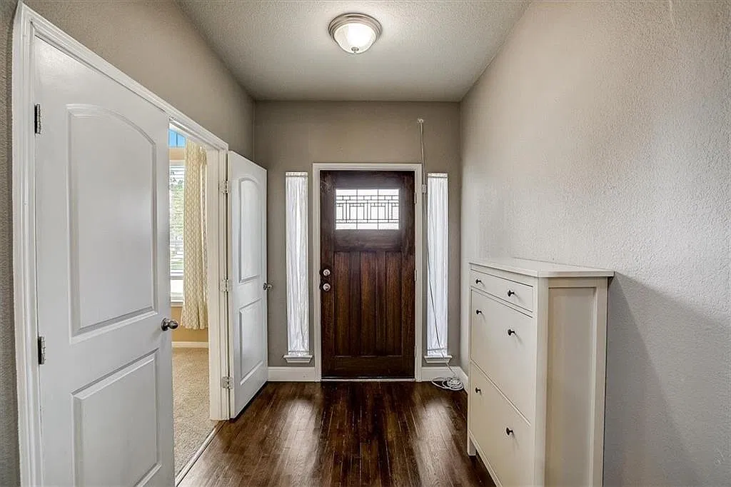 3 bed, 2.5 bath, 2101 sqft, $2,250 — Photo 3