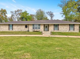 300 Sandy Dr, Bridge City, TX 77611