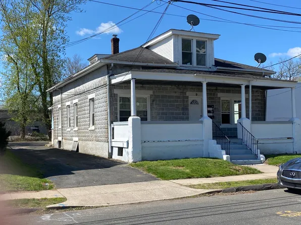 9 Cherry St APT 1B, East Hartford, CT 06108