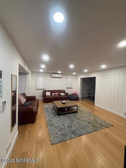 5 bed, 2272 sqft, $3,750 — Photo 4