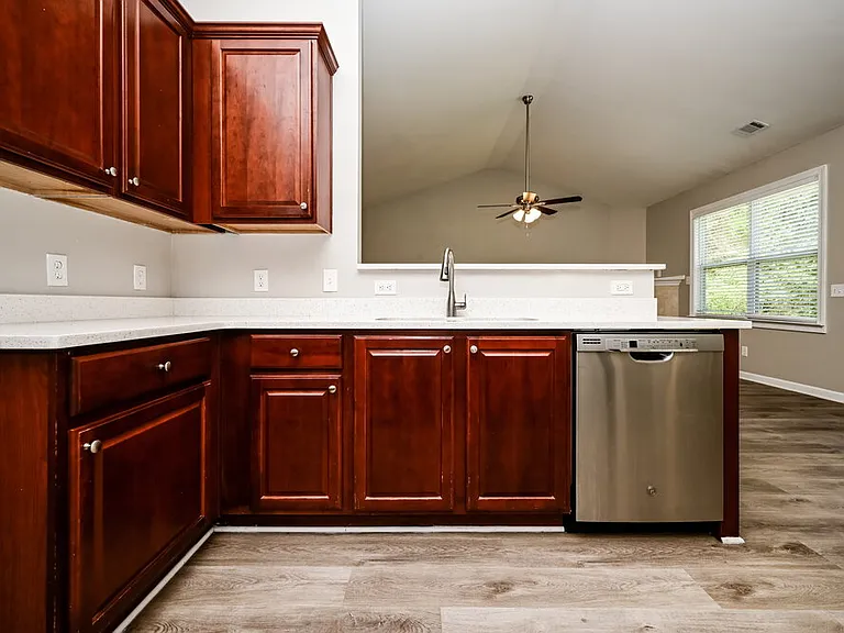 332 Southgate Dr — Photo 6
