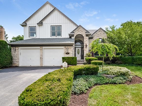 2nd image of 826 Saugatuck Trl