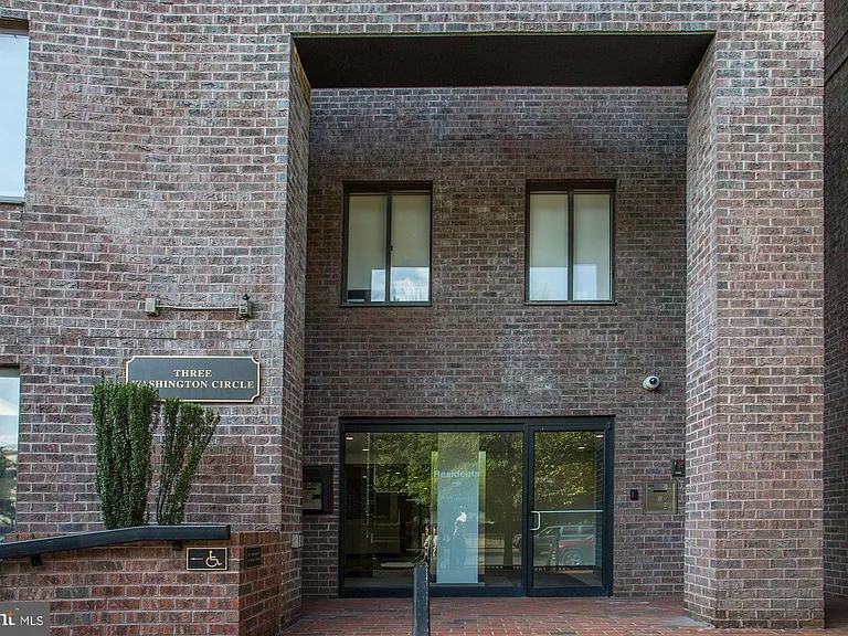 3 Washington Cir NW #803 — Photo 4