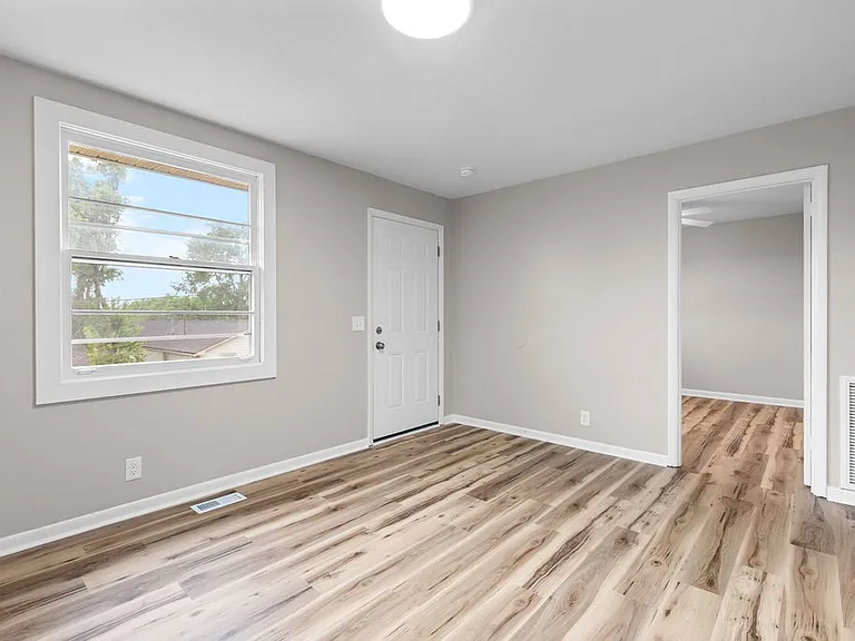 895 W Sharpe Ave #B — Photo 10