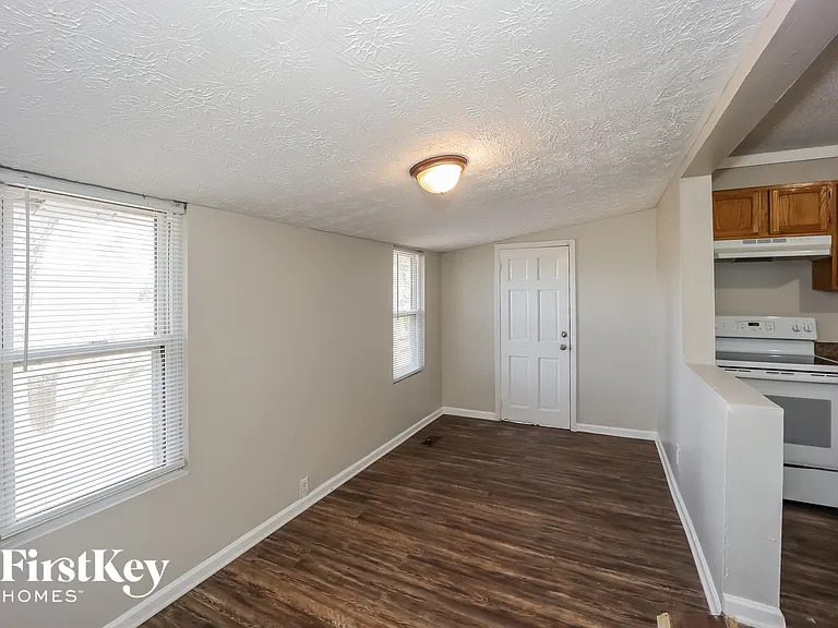 519 Erin Ave SW — Photo 6