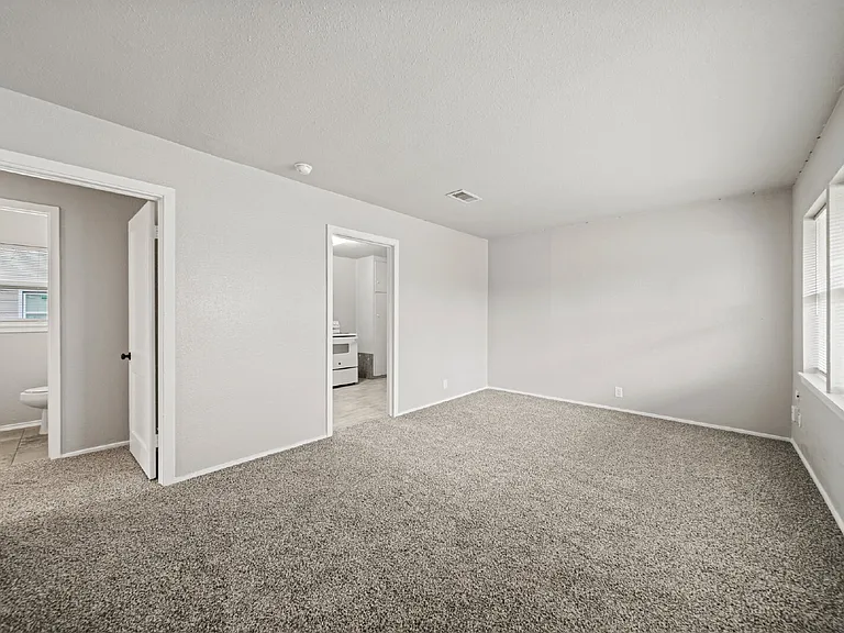 1248 Chevy Chase Dr — Photo 7