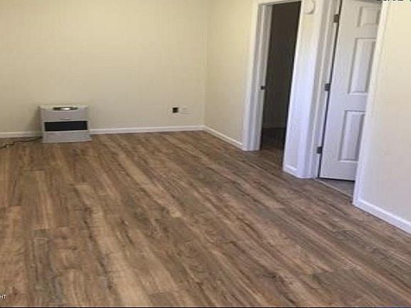 3rd image of 3523 Hurst Rd #D