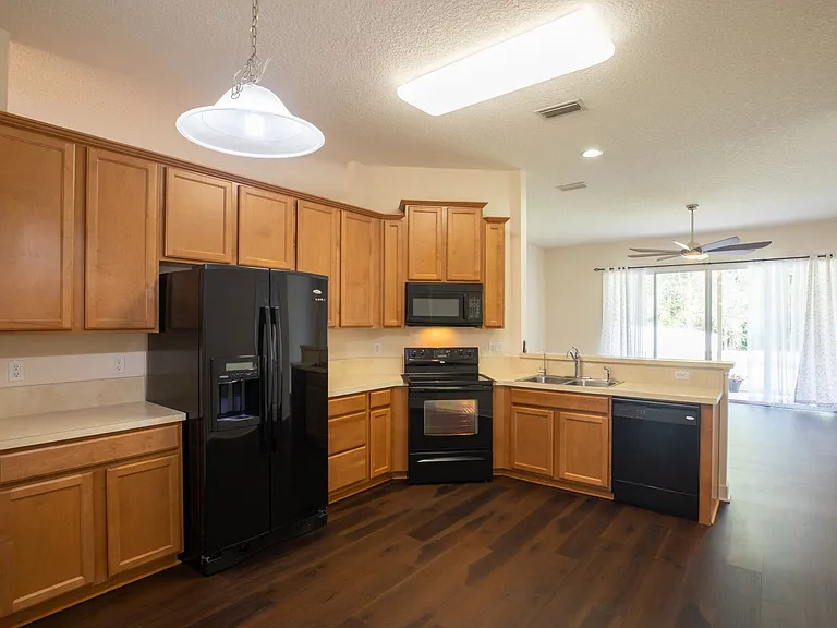 216 Sanwick Dr — Photo 12