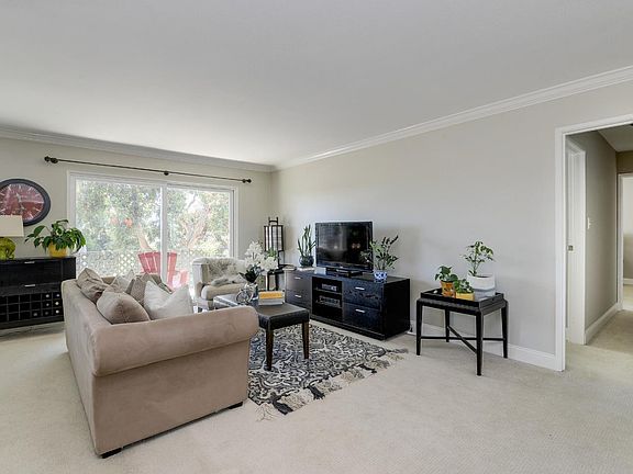 3rd image of 801 N Humboldt St APT 315