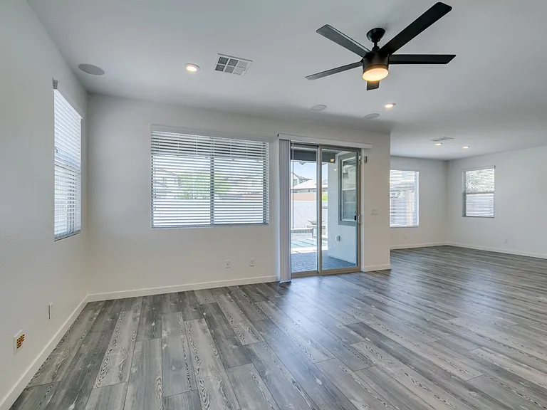 6915 Fordham Creek St — Photo 15