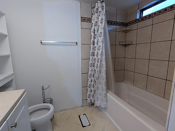 5th image of 610 EVANS Avenue