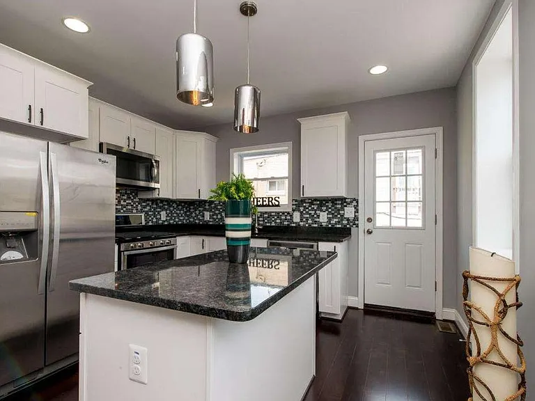 105 Bloomsberry St — Photo 3