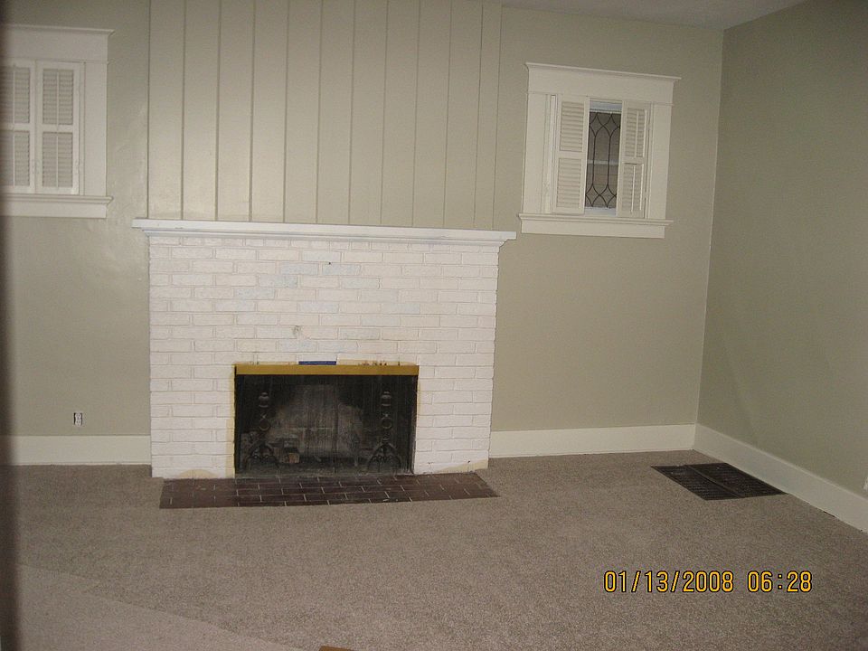 1st image of 450 Rose Ln