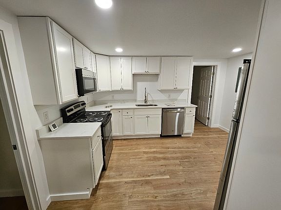 4th image of 862 South St #1