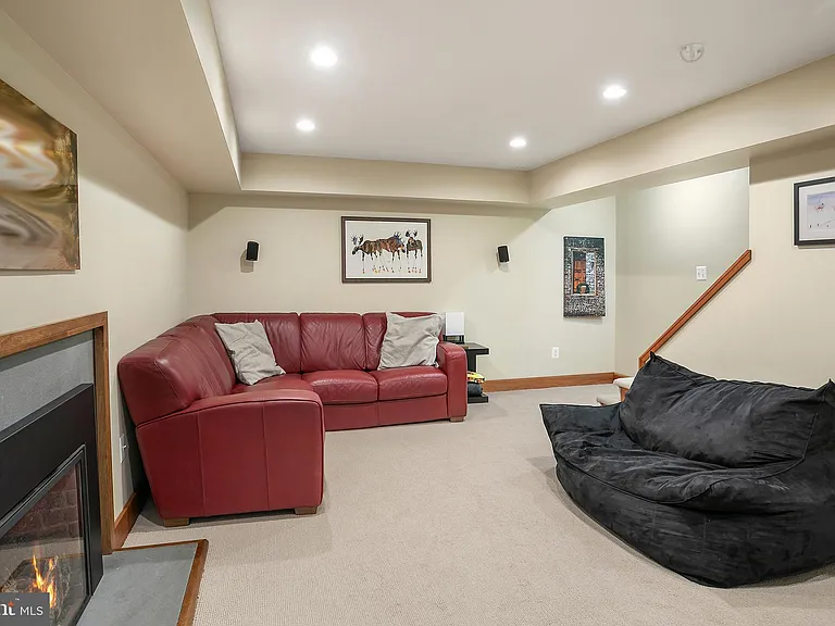 2800 Greenvale St — Photo 50