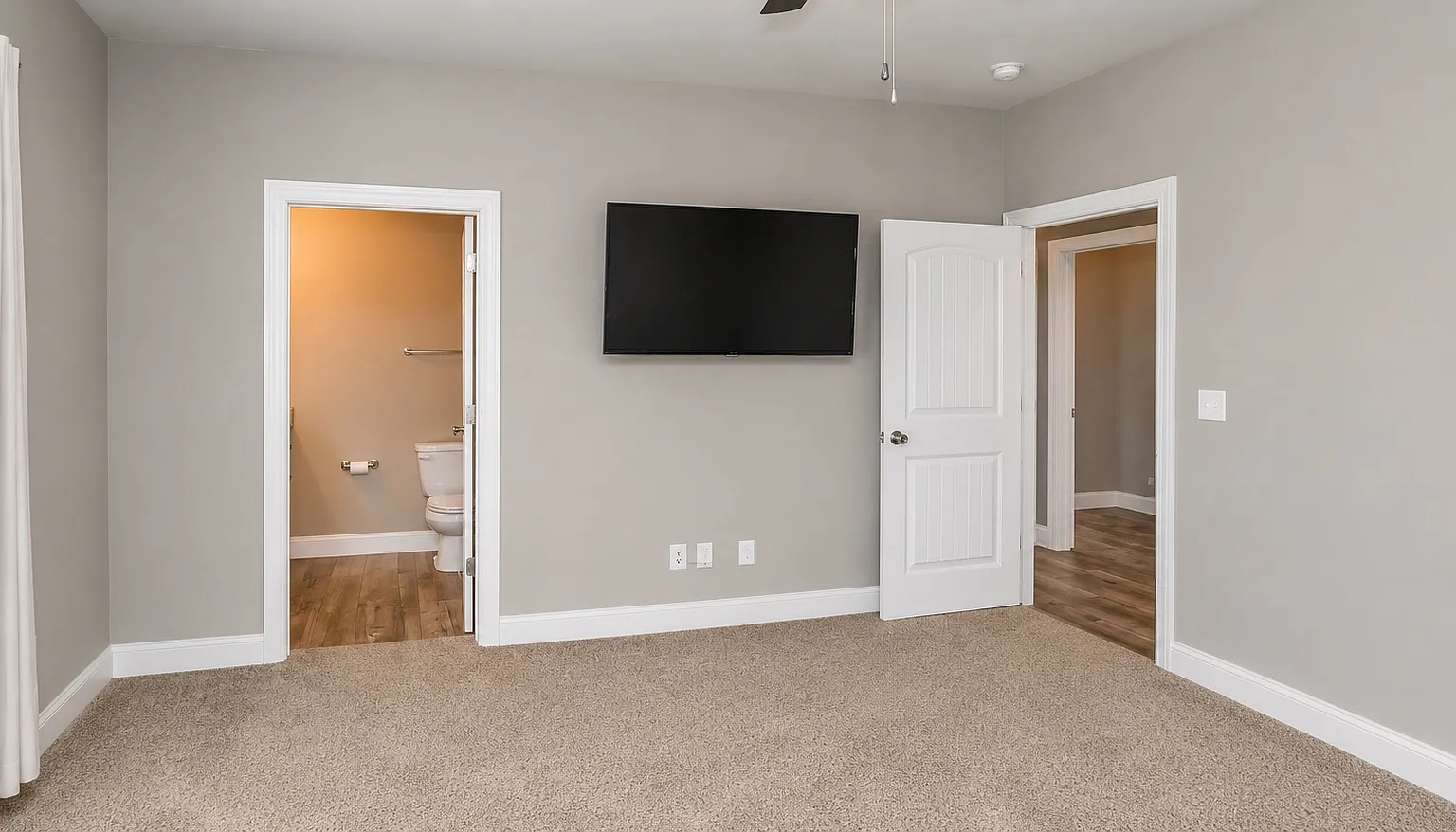 3 bed, 1349 sqft, $2,100 — Photo 3