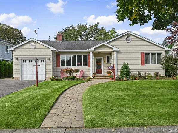 4 Lincoln Street, Garden City, NY 11530