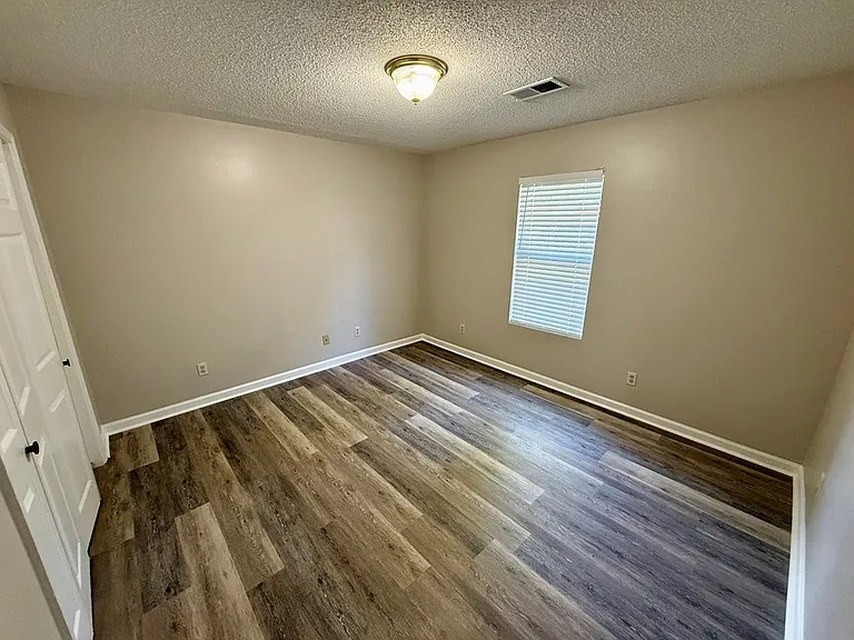 213 Randolph St — Photo 11